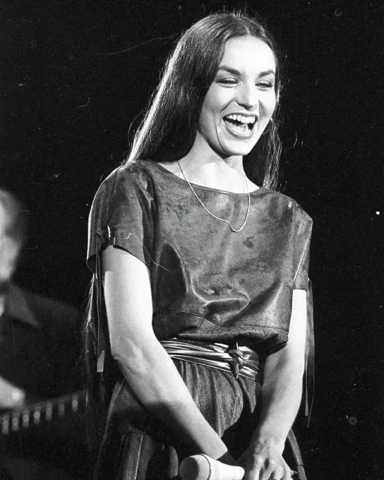 Framed Print : Photo of Crystal Gayle Framed Print : Photo of Crystal Gayle