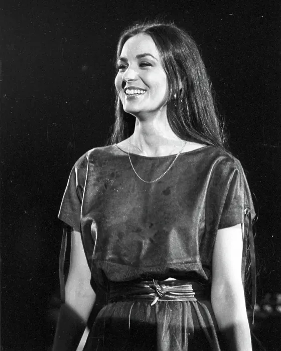 Framed Print : Photo of Crystal Gayle Framed Print : Photo of Crystal Gayle