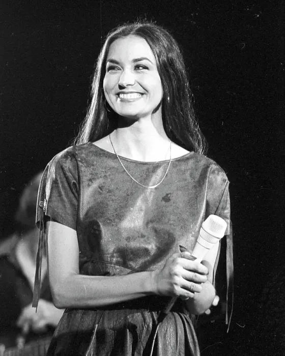 Framed Print : Photo of Crystal Gayle Framed Print : Photo of Crystal Gayle