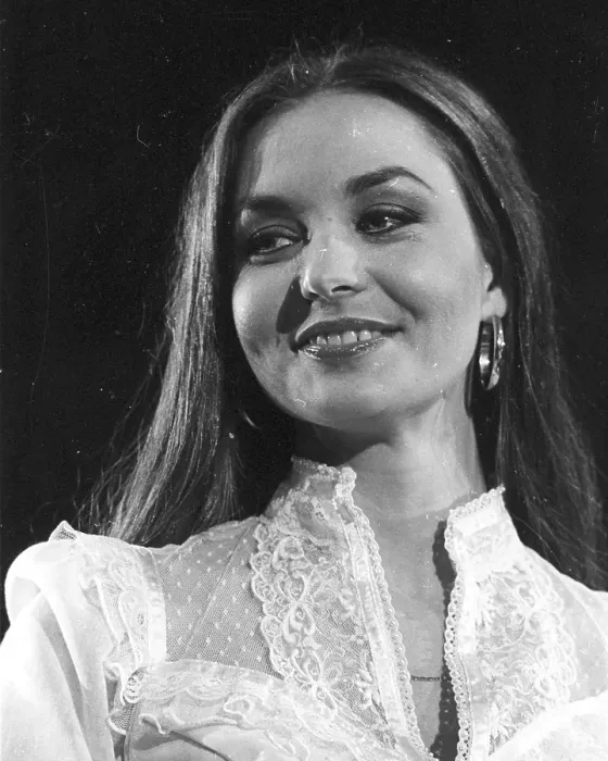 Framed Print : Photo of Crystal Gayle Framed Print : Photo of Crystal Gayle
