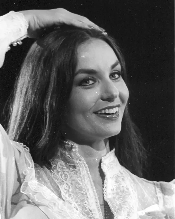 Framed Print : Photo of Crystal Gayle Framed Print : Photo of Crystal Gayle