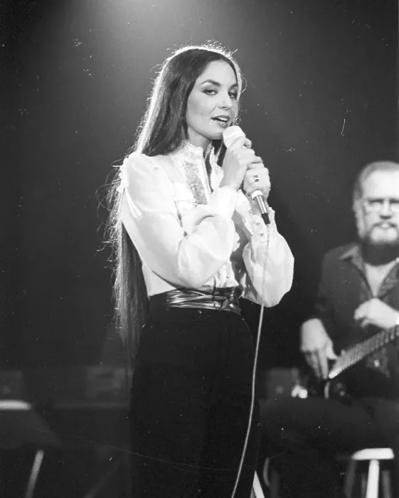 Framed Print : Photo of Crystal Gayle Framed Print : Photo of Crystal Gayle
