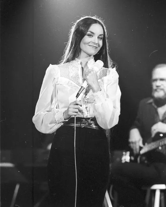 Framed Print : Photo of Crystal Gayle Framed Print : Photo of Crystal Gayle