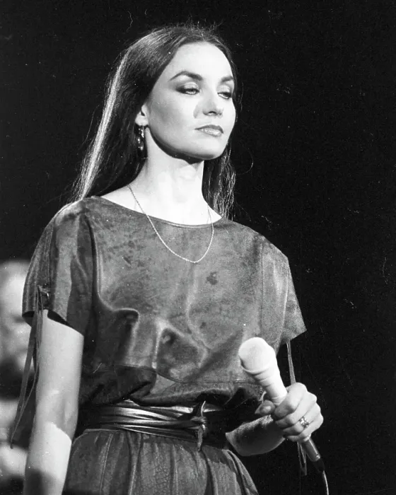Framed Print : Photo of Crystal Gayle Framed Print : Photo of Crystal Gayle