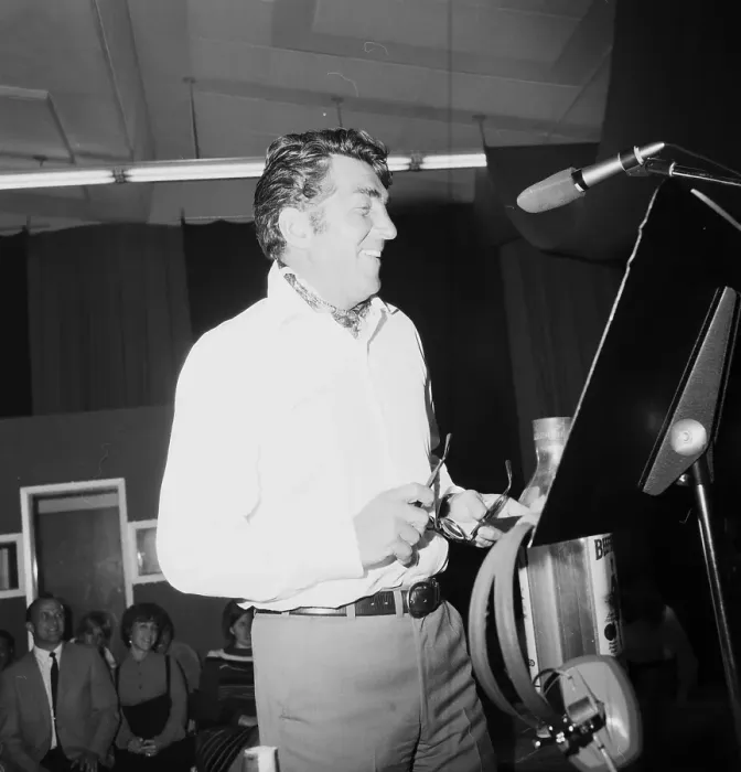 Framed Print : Photo of Dean Martin