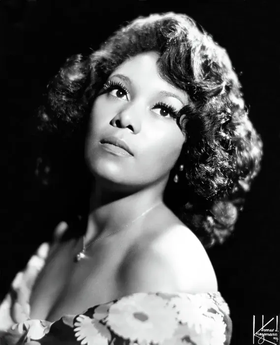 Framed Print : Photo of Dee Dee Sharp
