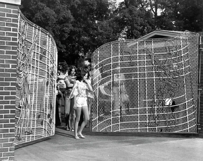 Framed Print : Photo of Elvis Fans 003 leaving Graceland