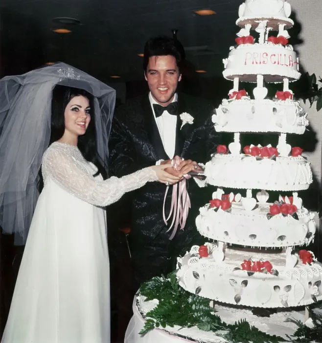 Framed Print : Photo of Elvis Presley & Priscilla Presley