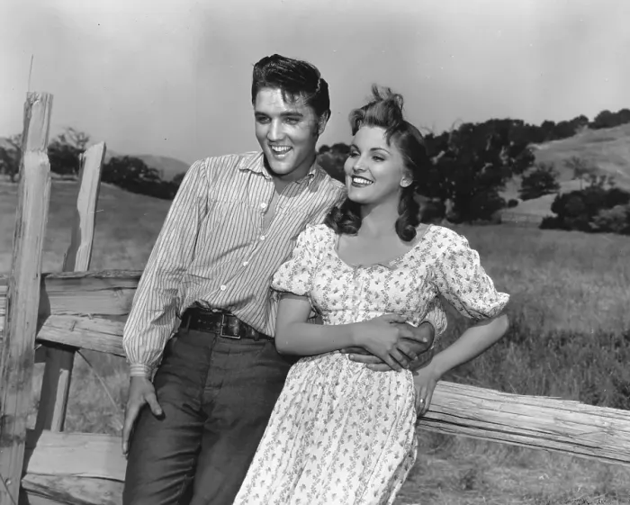 Framed Print : Photo of Elvis Presley on the set of Love Me Tender Framed Print : Photo of Elvis Presley on the set of Love Me Tender