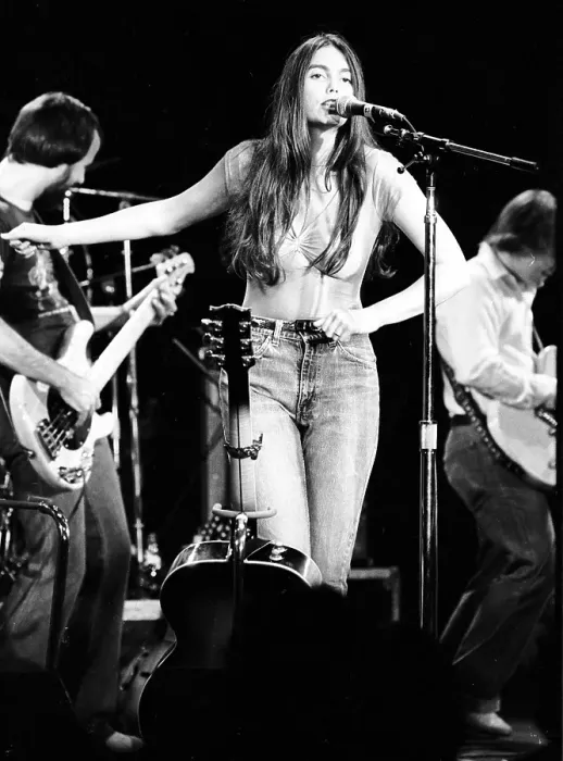 Framed Print : Photo of Emmylou Harris Framed Print : Photo of Emmylou Harris
