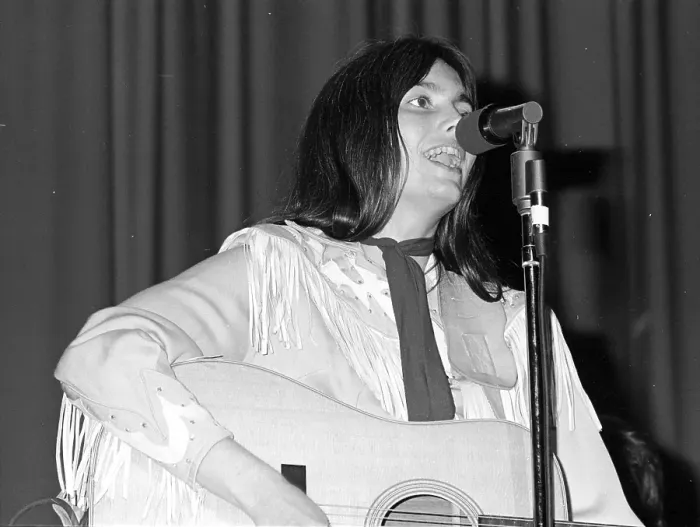 Framed Print : Photo of Emmylou Harris Framed Print : Photo of Emmylou Harris