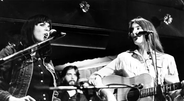 Framed Print : Photo of Emmylou Harris Framed Print : Photo of Emmylou Harris