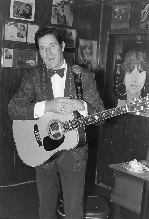 Framed Print : Photo of Freddie Hart