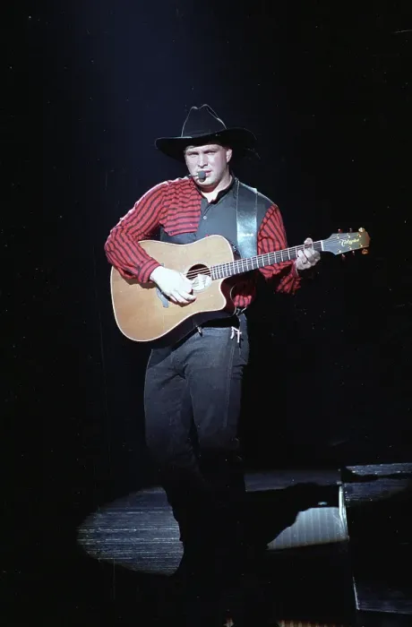 Framed Print : Photo of Garth Brooks Framed Print : Photo of Garth Brooks