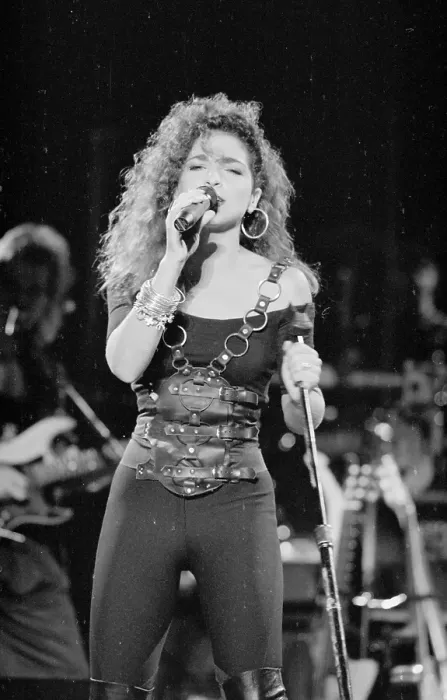 Framed Print : Photo of Gloria Estefan Framed Print : Photo of Gloria Estefan