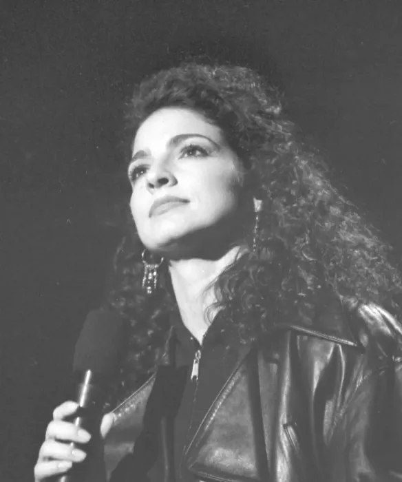 Framed Print : Photo of Gloria Estefan Framed Print : Photo of Gloria Estefan