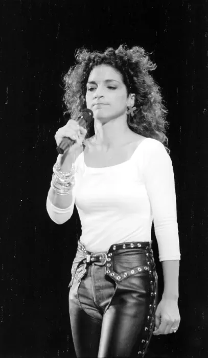 Framed Print : Photo of Gloria Estefan Framed Print : Photo of Gloria Estefan