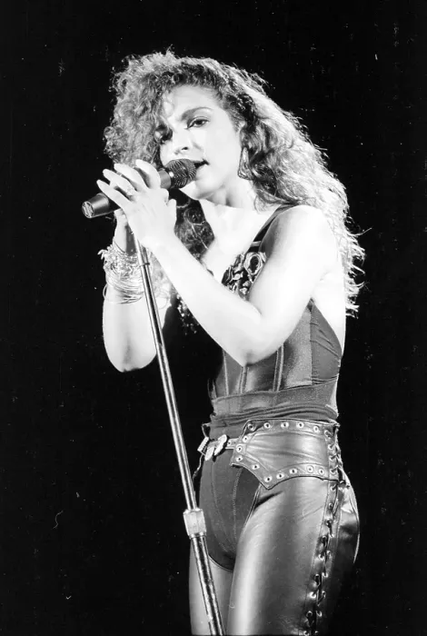 Framed Print : Photo of Gloria Estefan Framed Print : Photo of Gloria Estefan