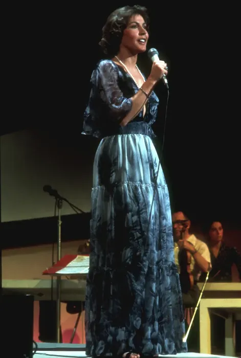 Framed Print : Photo of Helen Reddy Framed Print : Photo of Helen Reddy