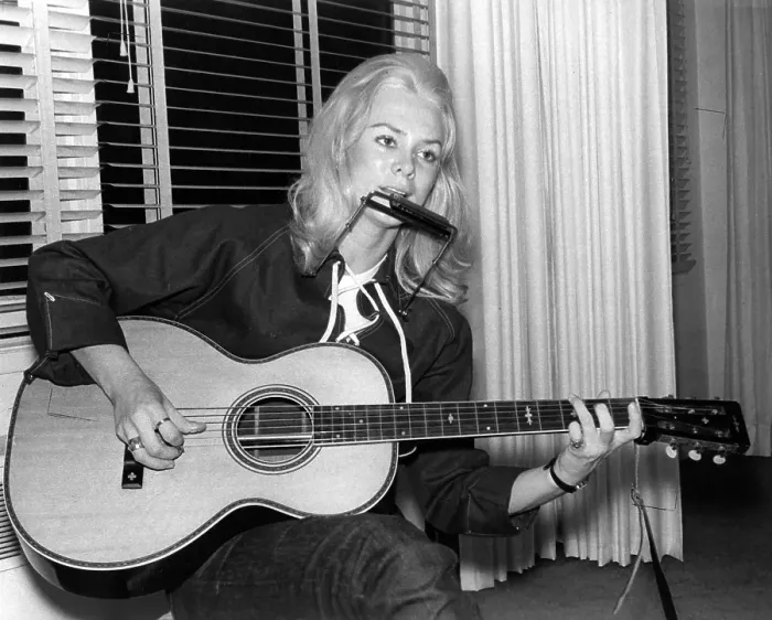 Framed Print : Photo of Jackie DeShannon Framed Print : Photo of Jackie DeShannon