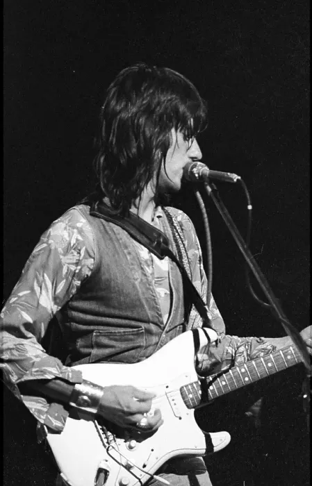 Framed Print : Photo of Jeff Beck Framed Print : Photo of Jeff Beck