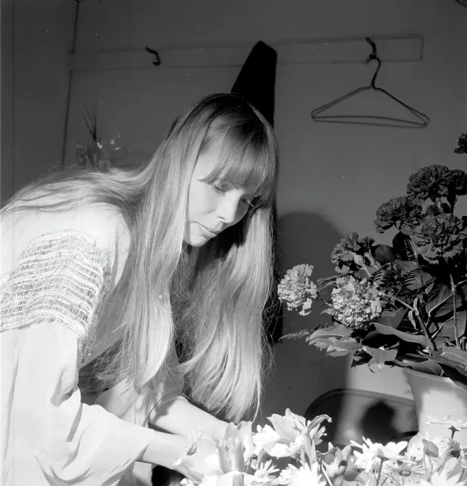Framed Print : Photo of Joni Mitchell Framed Print : Photo of Joni Mitchell