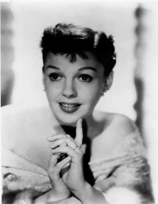 Framed Print : Photo of Judy Garland Framed Print : Photo of Judy Garland