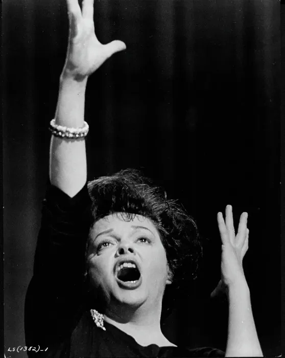 Framed Print : Photo of Judy Garland Framed Print : Photo of Judy Garland