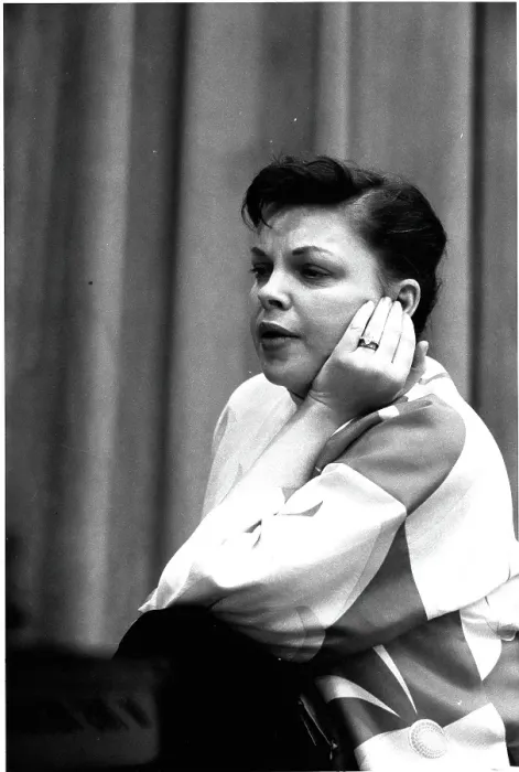 Framed Print : Photo of Judy Garland Framed Print : Photo of Judy Garland