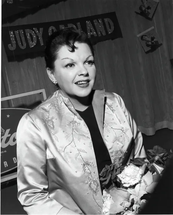 Framed Print : Photo of Judy Garland Framed Print : Photo of Judy Garland