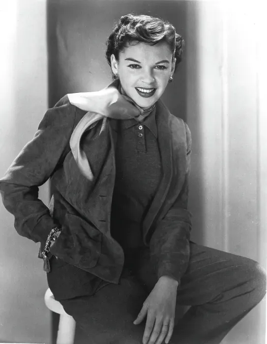 Framed Print : Photo of Judy Garland Framed Print : Photo of Judy Garland