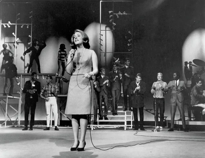 Framed Print : Photo of Lesley Gore Framed Print : Photo of Lesley Gore
