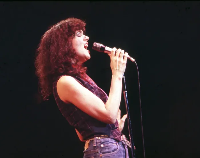Framed Print : Photo of Linda Ronstadt Framed Print : Photo of Linda Ronstadt