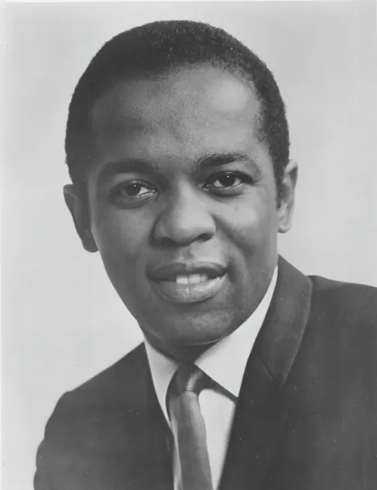 Framed Print : Photo of Lou Rawls Framed Print : Photo of Lou Rawls