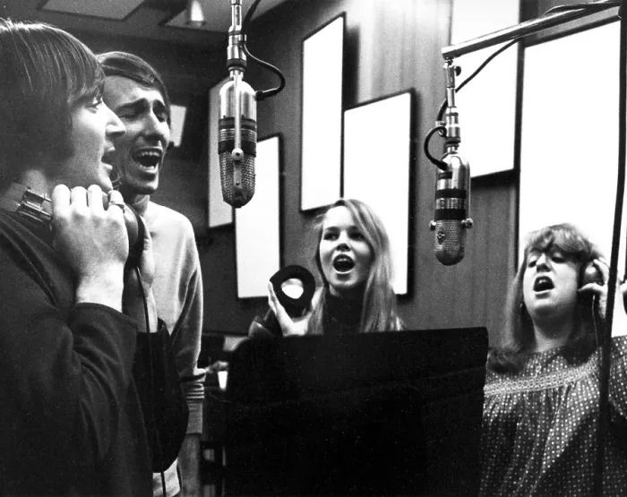 Framed Print : Photo of The Mamas And The Papas Framed Print : Photo of The Mamas And The Papas