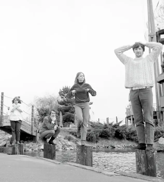Framed Print : Photo of The Mamas And The Papas Framed Print : Photo of The Mamas And The Papas