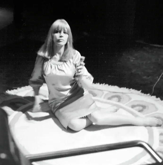 Framed Print : Photo of Marianne Faithfull Framed Print : Photo of Marianne Faithfull