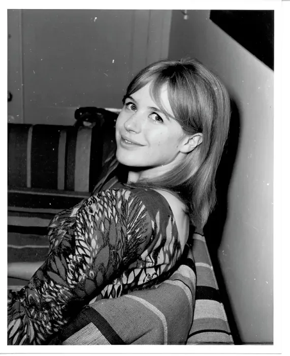 Framed Print : Photo of Marianne Faithfull Framed Print : Photo of Marianne Faithfull