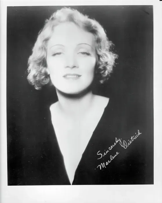 Framed Print : Photo of Marlene Dietrich