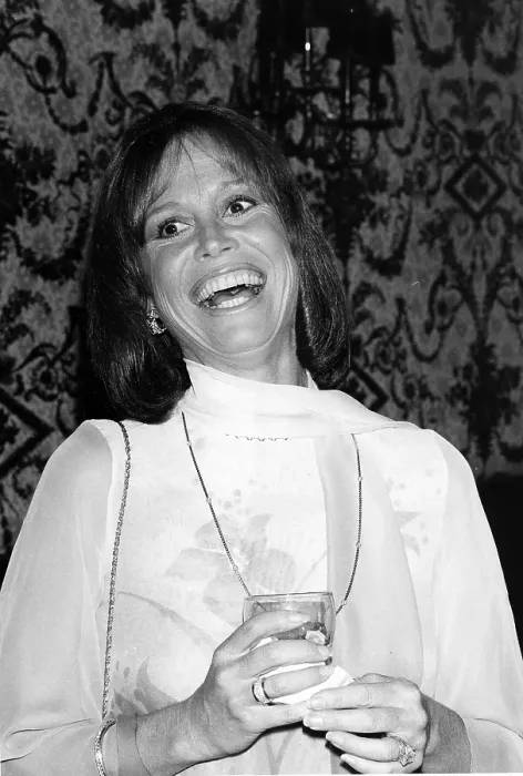 Framed Print : Photo of Mary Tyler Moore Framed Print : Photo of Mary Tyler Moore
