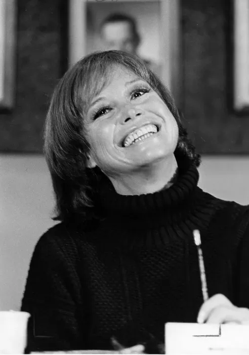 Framed Print : Photo of Mary Tyler Moore Framed Print : Photo of Mary Tyler Moore