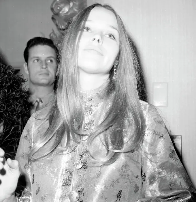 Framed Print : Photo of Michelle Phillips Framed Print : Photo of Michelle Phillips