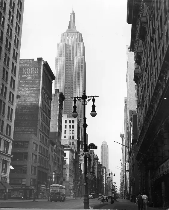 Framed Print : Photo of NY Empire State Building Framed Print : Photo of NY Empire State Building