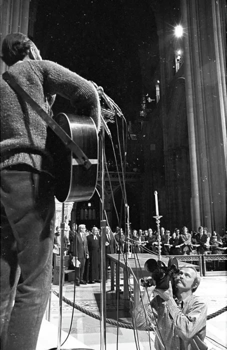 Framed Print : Photo of Pete Seeger Framed Print : Photo of Pete Seeger