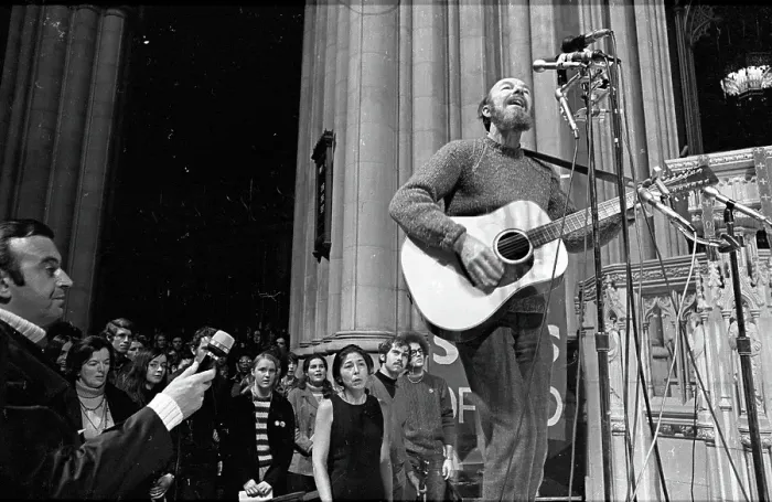 Framed Print : Photo of Pete Seeger Framed Print : Photo of Pete Seeger
