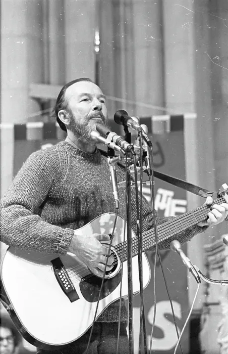 Framed Print : Photo of Pete Seeger Framed Print : Photo of Pete Seeger