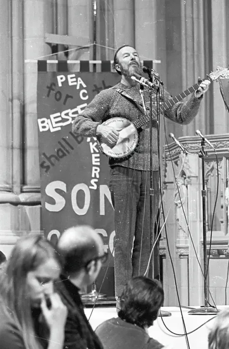 Framed Print : Photo of Pete Seeger Framed Print : Photo of Pete Seeger