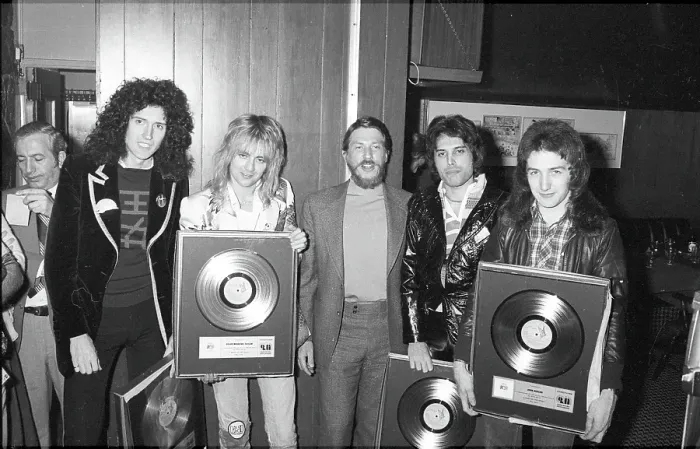 Framed Print : Photo of Queen