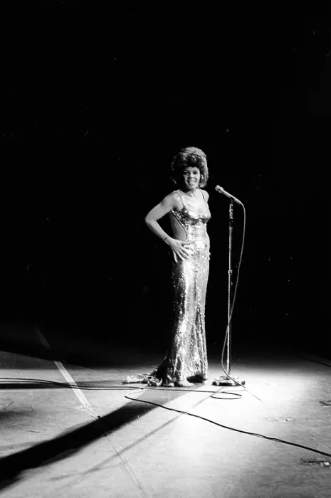 Framed Print : Photo of Shirley Bassey Framed Print : Photo of Shirley Bassey