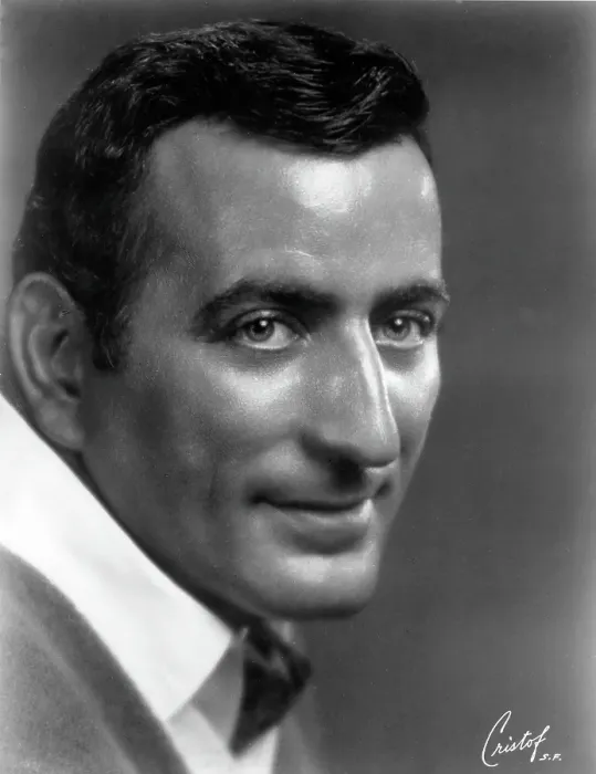 Framed Print : Photo of Tony Bennett Framed Print : Photo of Tony Bennett
